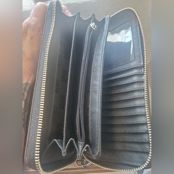 MICHAEL KORS Wallet/Wristlet - Pebbled Black - Picture 4 of 6